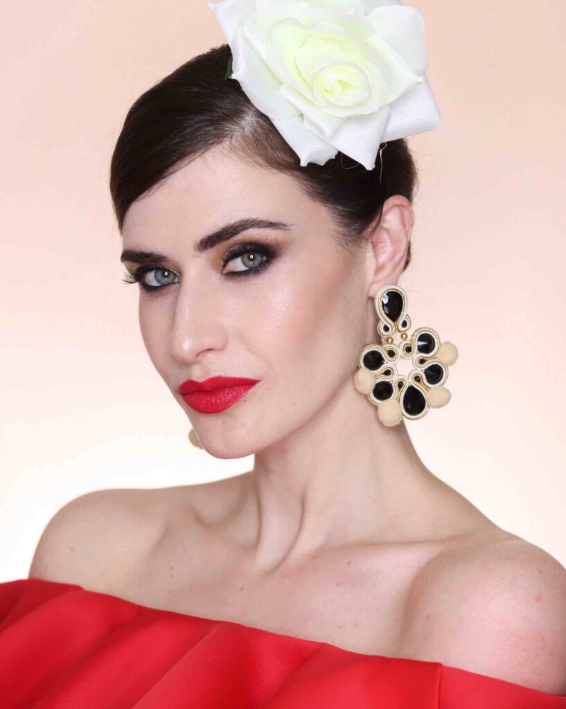 Pendientes flamenca Cayetana beige negro3 de Irene García Designer